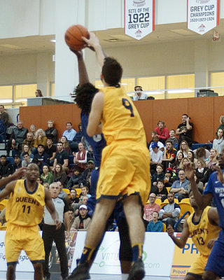 Queen's vs Ryerson 08489 copy.jpg
