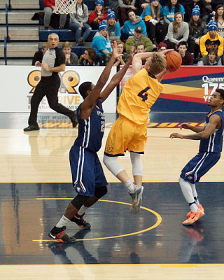 Queen's vs Ryerson 08648 copy.jpg