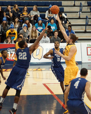Queen's vs Ryerson 08707 copy.jpg