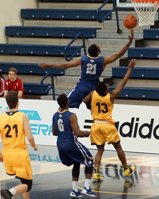 Queen's vs Ryerson 08721 copy.jpg
