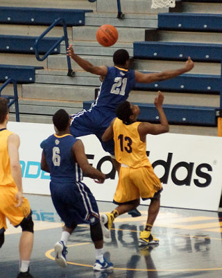 Queen's vs Ryerson 08722 copy.jpg