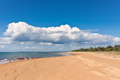 Red rocks beach 3.jpg