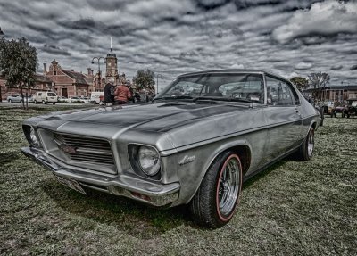 HDR Holden Monaro.jpg