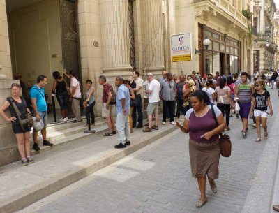P1060254-Cadeca-Queue.jpg
