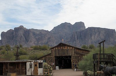 Superstitious Mountains from Museum.jpg