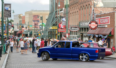 BEALE STREET, MEMPHIS ON A TUESDAY EVENING