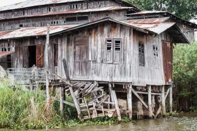 Inle Lake Village-1.jpg