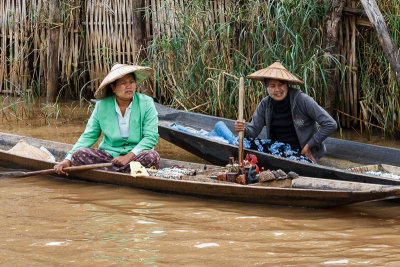 Life along Inle Lake-24.jpg