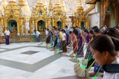 Shwedagon Pagoda-32.jpg