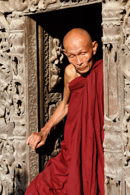 Shwenandaw Kyaung Monastery-16.jpg
