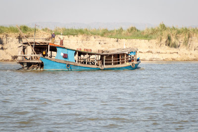 Traffic on the Irrawaddy-9.jpg