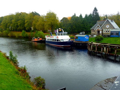 ROYAL SCOT of Cruise Loch Ness @ Fort Augustus..JPG