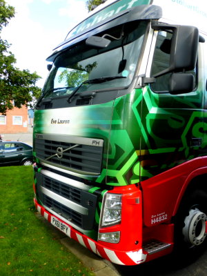 H4832 - PX61 BFY - Eve Lauren @ Stobart Carlisle Depot