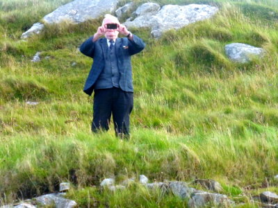 (424) Harry McPherson taking picture of coach @ Isle of Eriskay
