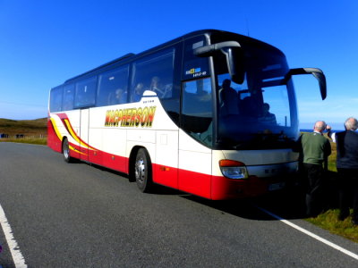 (472) Our Coach (BU53 MCL) @ Isle of North Uist roadside stop for thatched cottage