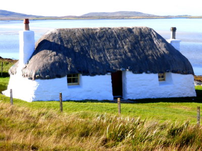 (476) Isle of North Uist View - Thatched Cottage