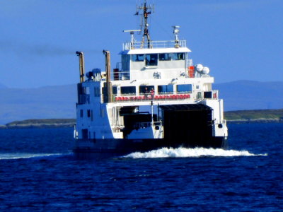(490)  LOCH PORTAIN arriving @ Borve, Isle of Berneray