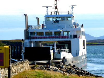 (495)  LOCH PORTAIN arriving @ Borve, Isle of Berneray