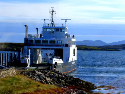 (496)  LOCH PORTAIN arriving @ Borve, Isle of Berneray
