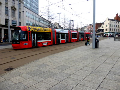 208 (2014) Bombardier Incentros AT65 leaving Old Market Square