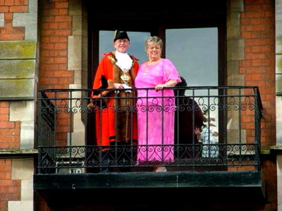 2005-May-16 - Mayor Trevor Hathaway & Mrs Jackie Hathaway @ Burton Town Hall