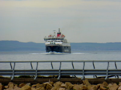 CALEDONIAN ISLES (1993) @ Brodick - Approaching