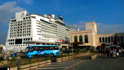 NORWEGIAN EPIC' (2010) docked @ Naples, Italy 