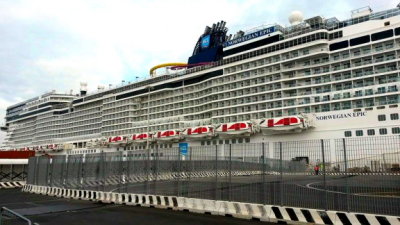 NORWEGIAN EPIC (2010docked @ Naples, Italy