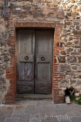 Doorway in San Gusme