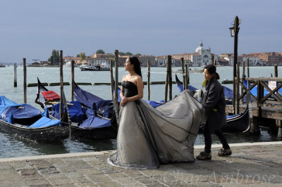 Venice Bride Getting ready for a Photo Shoot