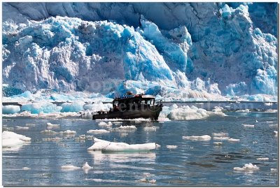 IMG_6185.jpg - South Sawyer Glacier - A quick getaway after the calving