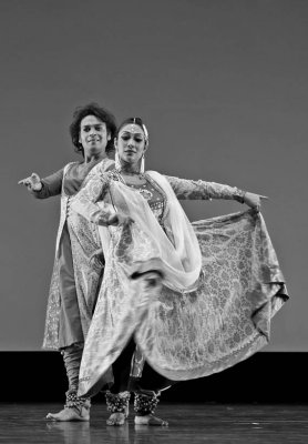 Usha Gupta Dance Entourage-0216-bw.jpg