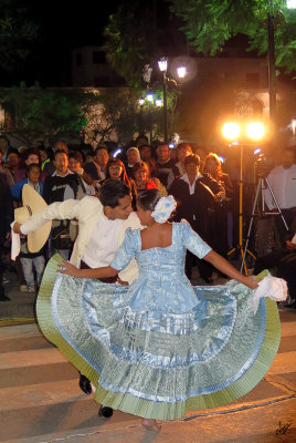 IMG_1223 Dancers in Plaza de Cayma