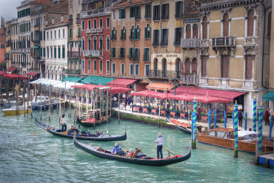 Gondoliers at work