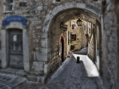 Arch at Tourettes