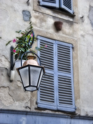 Lamp and flowers