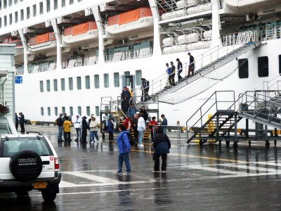 Cruise ship visitors unloading
