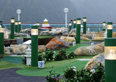Miniature golf cruise ship style