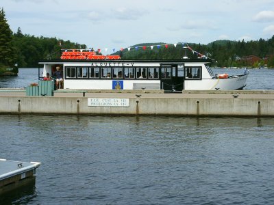 Alouette-V tour boat