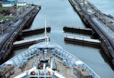 Canal-lock gates opening