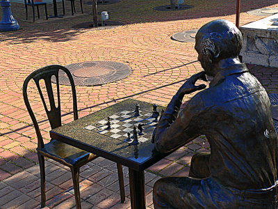 Vogel Plaza Chess Player silhouette