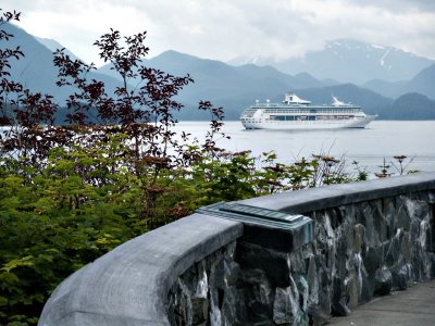 Sitka view point overlooking cruise ship2