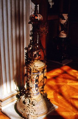 Dolmabahce Floor Stand