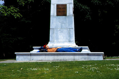 Monument for a bed