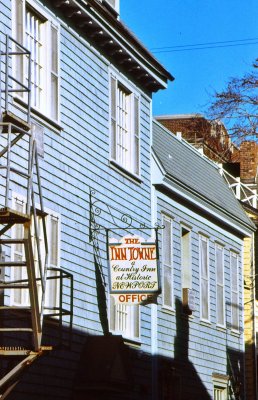New England Inn Towne Sign.jpg