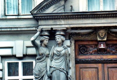 Vienna Building Statues