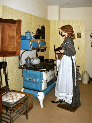 Oregon Trail Museum view of old time stove.JPG