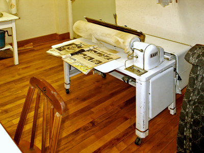 Oregon Trail Museum-Ironing mangle machine