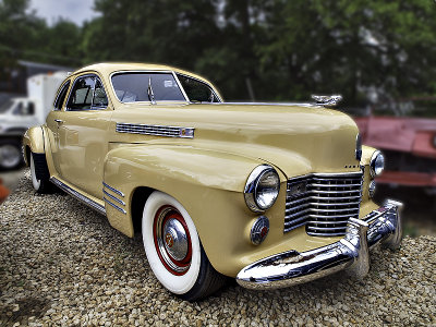 Thanks to a viewer, this car has been identified as a 1941 Sixty-Two-Series Cadillac