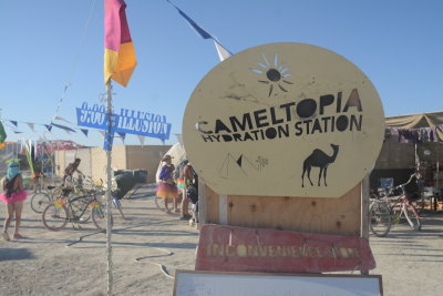 CAMELTOPIA Hydration Station Camp